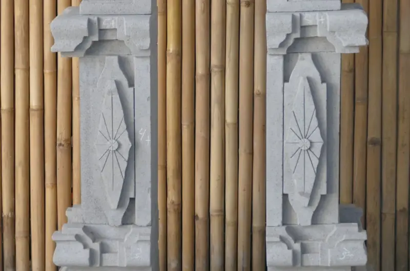 Product image 4 of the product “Balinese Gate, casted with Paras Stone. 2 Elements right and left. Total Height of 150cm. Mulitparted. ”